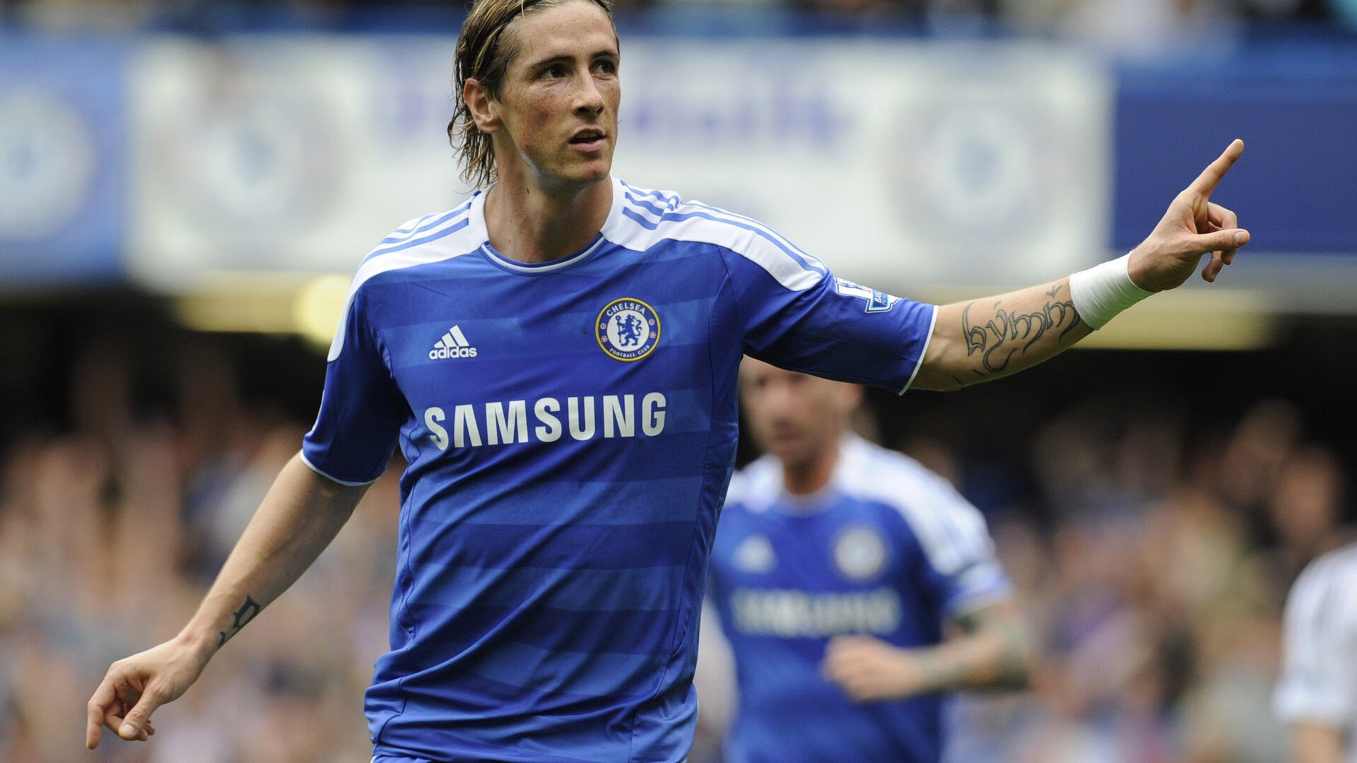 赛道轰鸣与纪录之夜，布伦森在F1揭幕战书写传奇