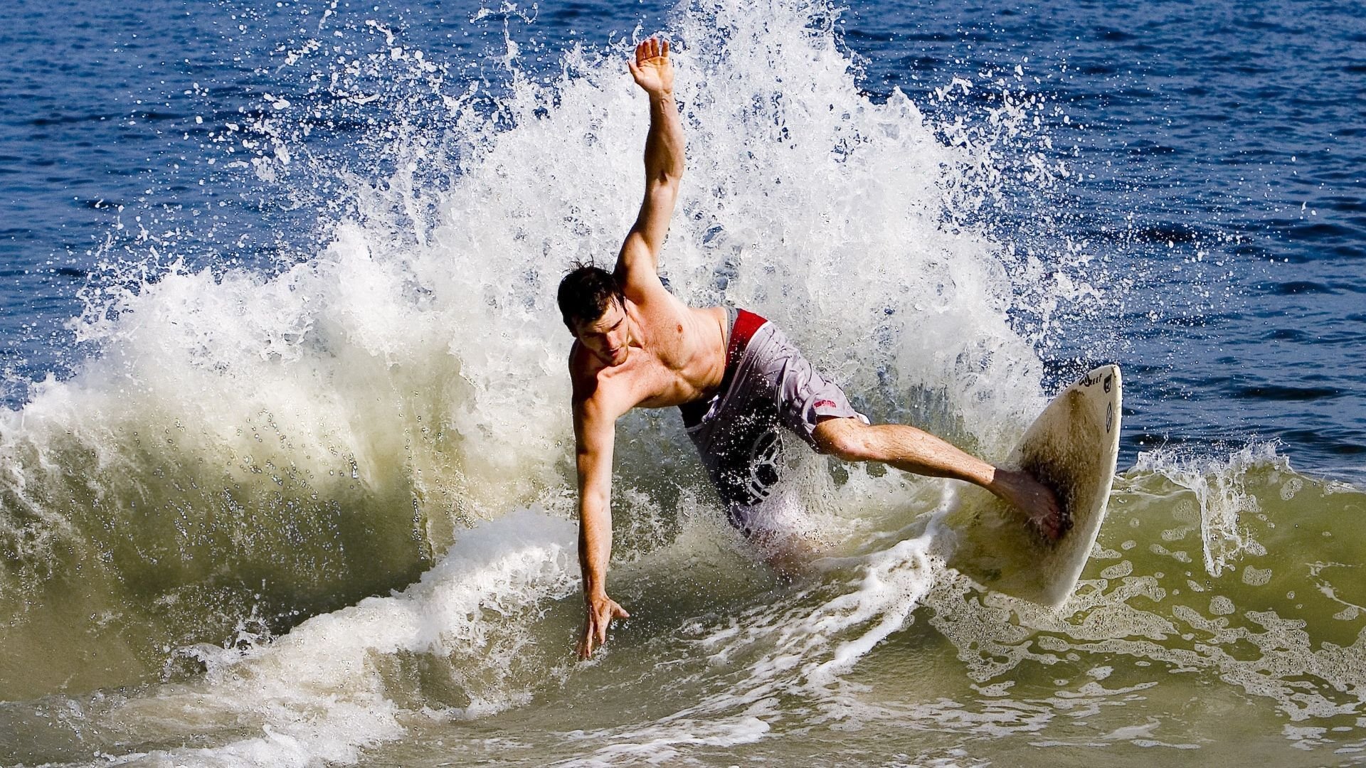 阿尔瓦雷斯末节接管比赛，德国对阵厄瓜多尔的战术转折点
