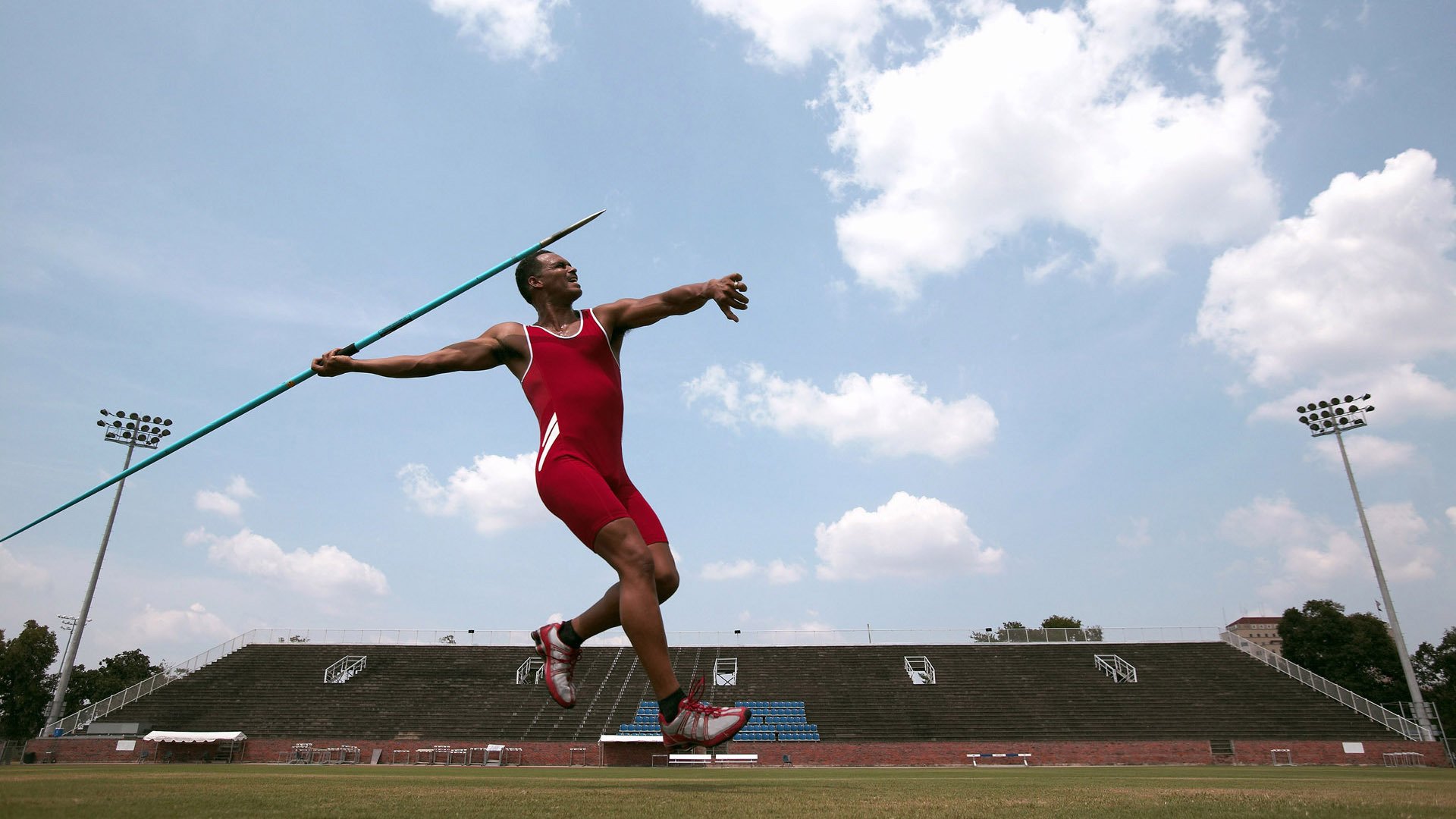卡塔尔式坚韧与帕尔默的闪耀，一场定义现代足球的焦点之战