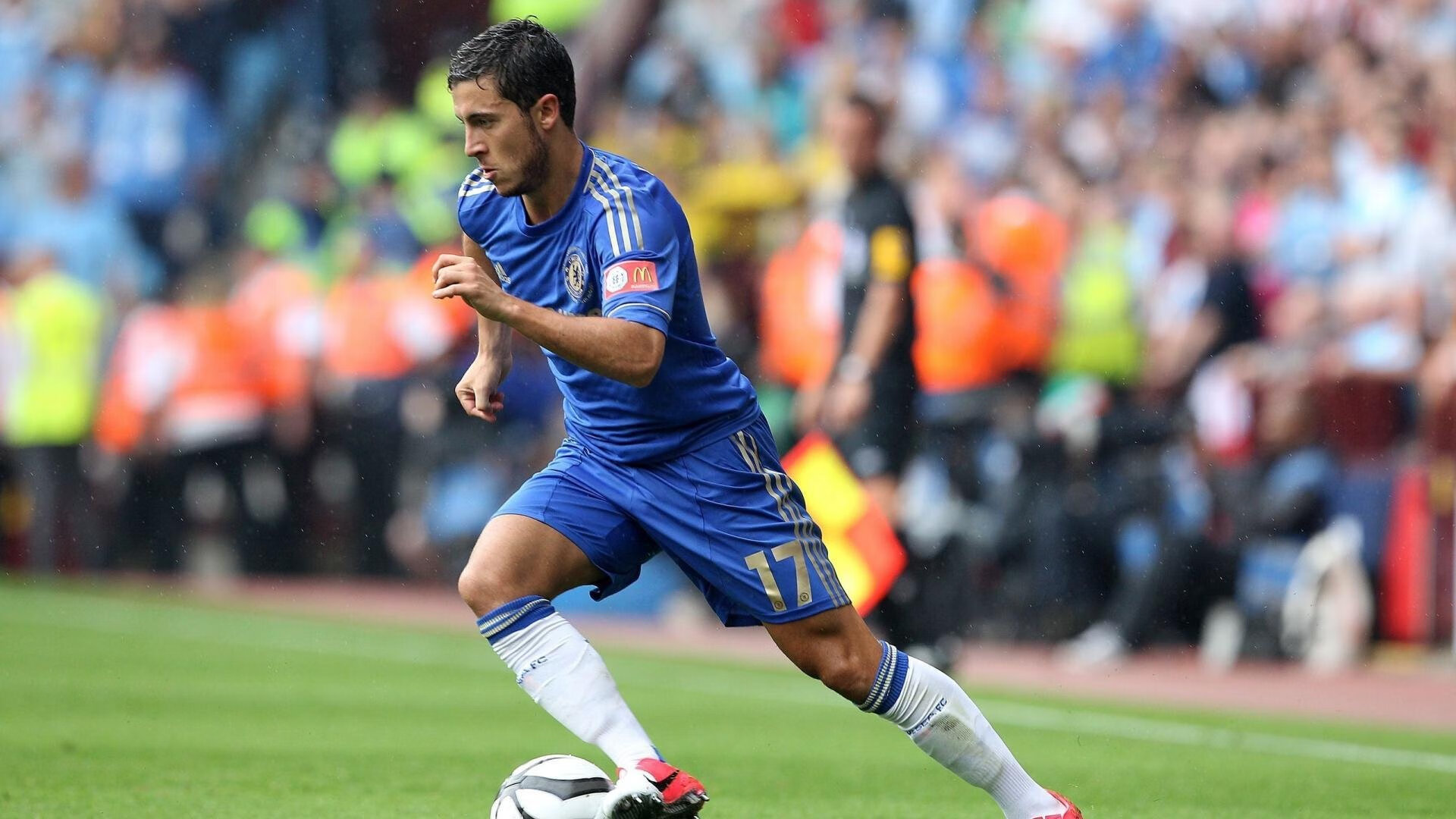 当高卢雄鸡险胜樱花武士，梅西的炽热状态如何重塑足球叙事